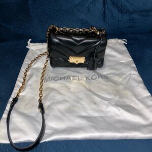 Black Michael Kors Small Shoulder/Crossbody Gold Chain Link Purse Quilted